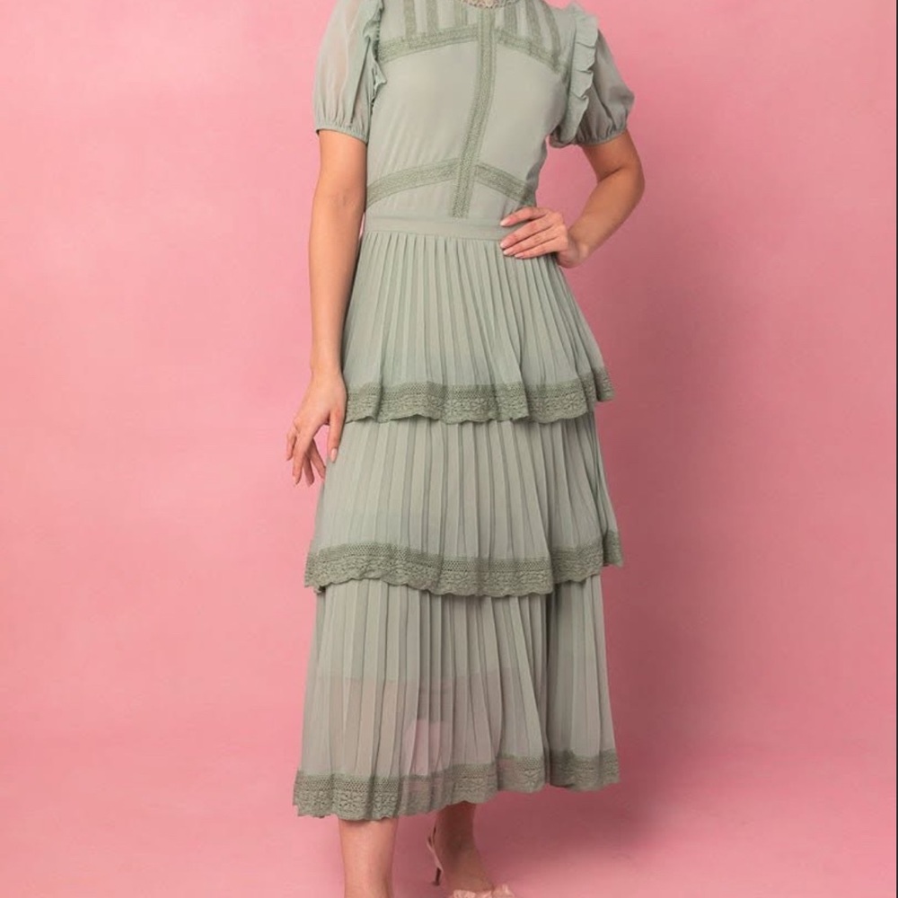 Ivy City Co Green Ruffled Midi Dress with Puff Sleeves New - Picture 3 of 13